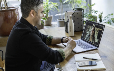 薪资“腰斩”换员工规模疯狂扩张！亚马逊人员管理面临新挑战