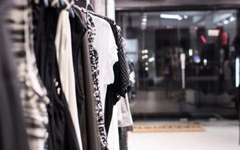 纺织服装行业：原料成本上涨，部分订单亏损超1000元/吨，减产停产现象频发