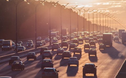 新能源车驶上“快车道”，汽车出口跑出“加速度”，繁荣背后仍存隐忧……